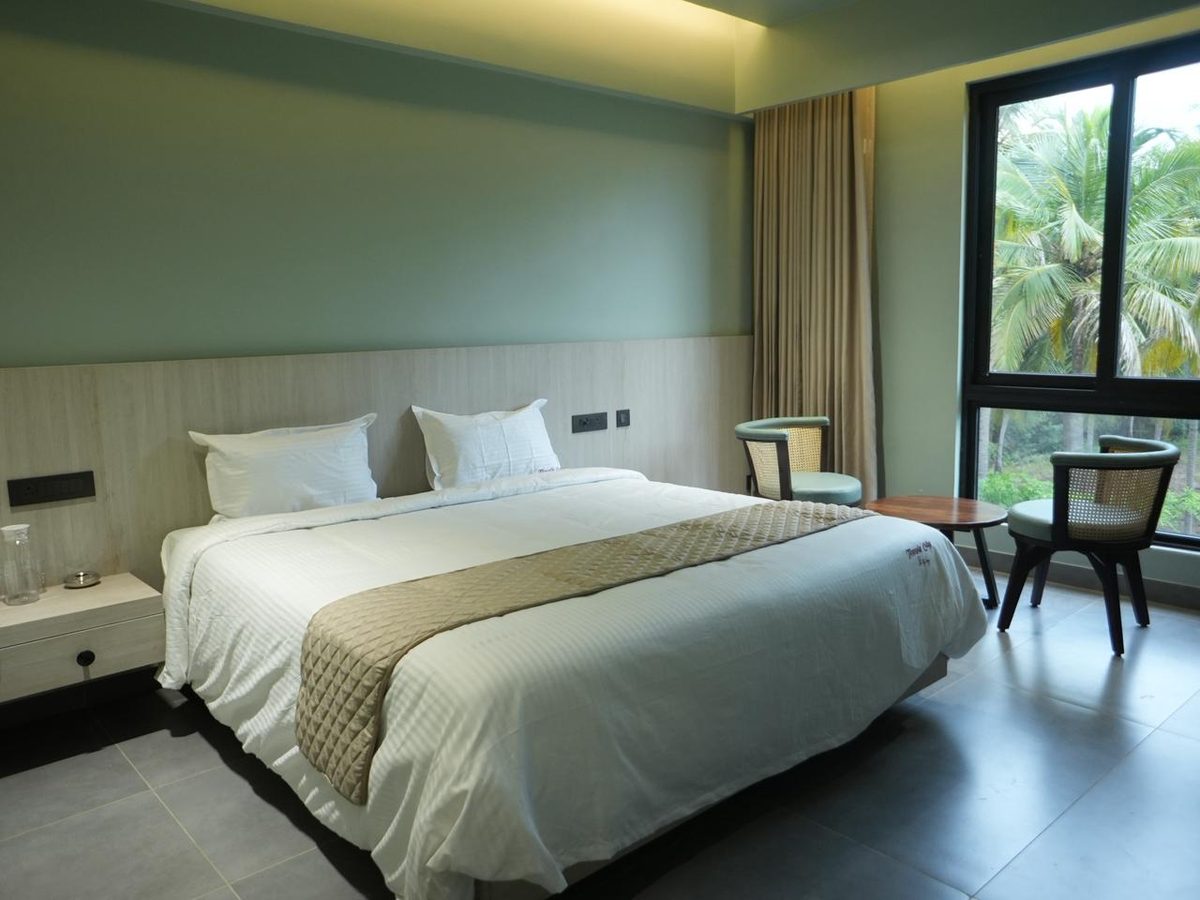 Guest room at Hotel Temple City, Keeladi