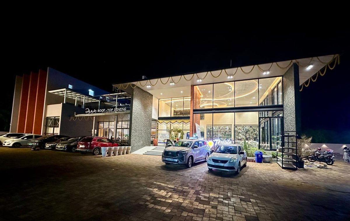 Hotel Temple City highway branch at night with parked cars